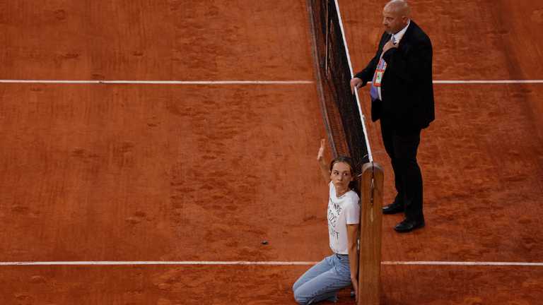 Активістка бореться з глобальним потеплінням / фото з соцмереж Активістка бореться з глобальним потеплінням / фото з соцмереж