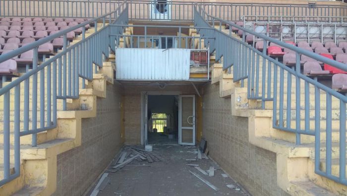Мариуполь показал, как выглядит стадион команды после обстрелов россиян