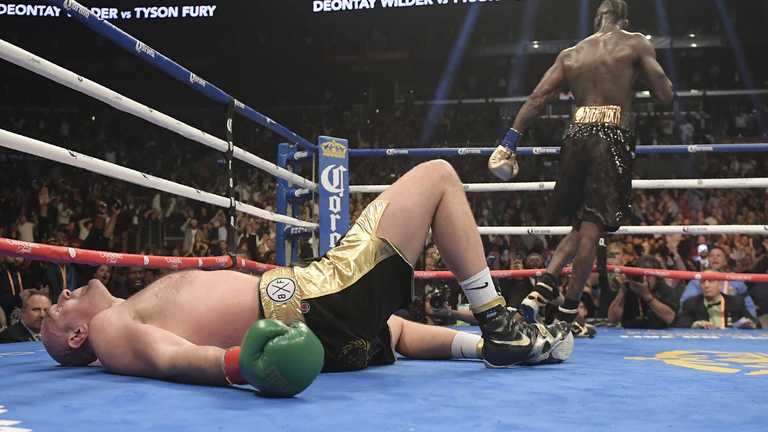 Фьюри в нокдауне / фото из открытых источников Фьюри в нокдауне / фото из открытых источников