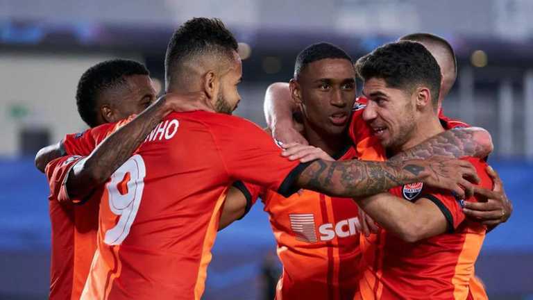 Соломон с одноклубниками / фото ФК Шахтер Соломон с одноклубниками / фото ФК Шахтер