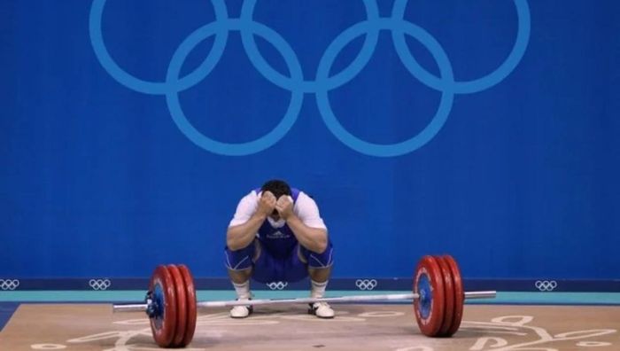 Международная федерация тяжелой атлетики ввела многочисленные санкции в отношении россиян и белорусов