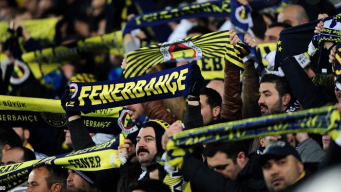 Фенербахче – Динамо: турецькі фани пробили дно, скандуючи ім’я путіна після пропущеного голу