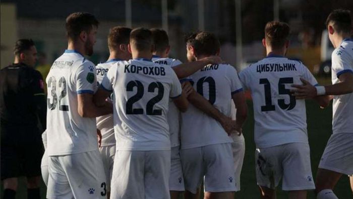 Одразу три українські футбольні клуби пропустять сезон