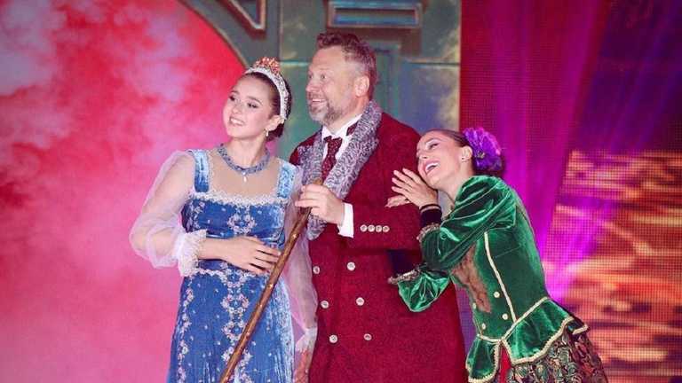 Виктор Петренко с российской фигуристкой Камилой Валиевой / Фото из открытых российских источников Виктор Петренко с российской фигуристкой Камилой Валиевой / Фото из открытых российских источников