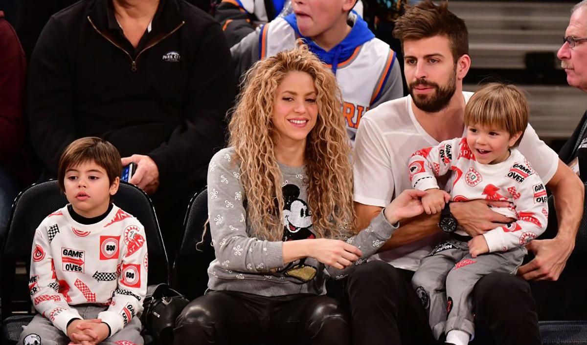 Піке та Шакіра з дітьми / фото з соцмереж Піке та Шакіра з дітьми / фото з соцмереж