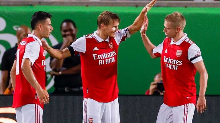 Зінченко з новими партнерами / фото ФК Арсенал Зінченко з новими партнерами / фото ФК Арсенал