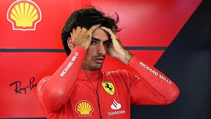 Звездному пилоту Формулы-1, который поддерживает Реал, подсунули футболку Барселоны – брутальная реакция