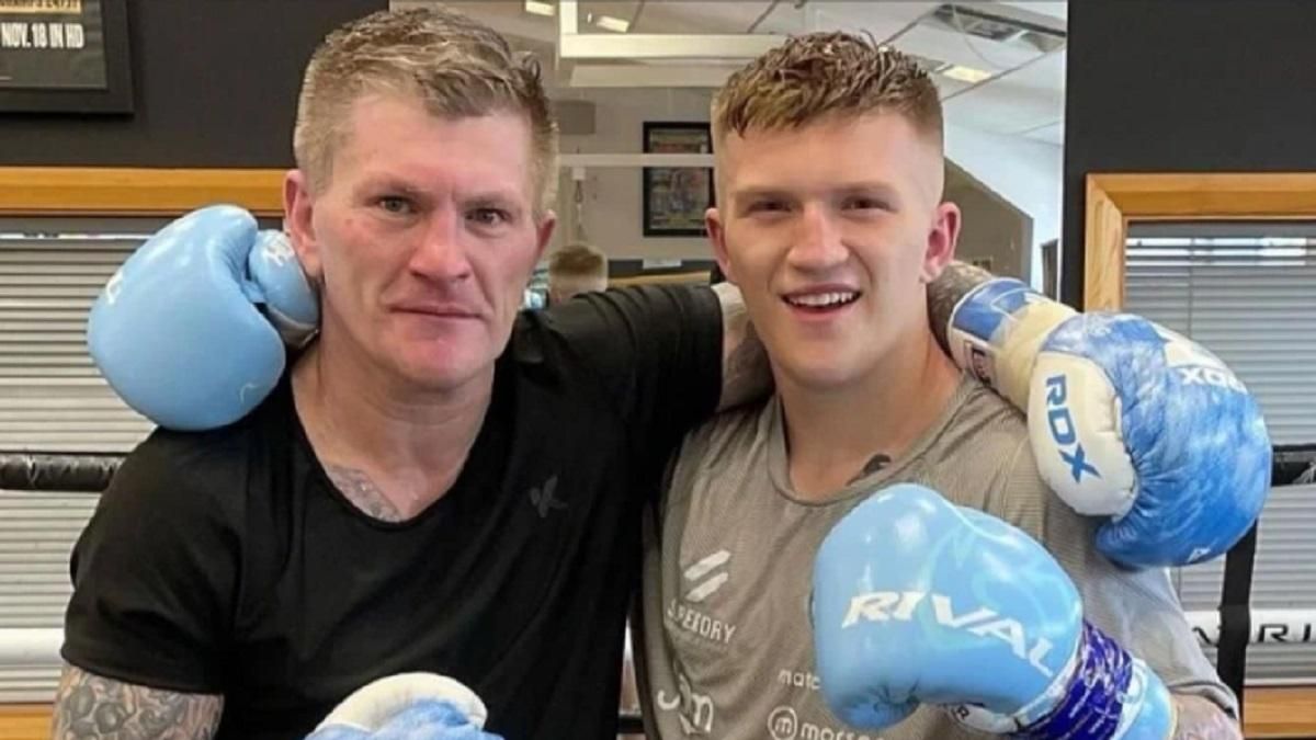 Рикки Хаттон с сыном / Фото из соцсетей Рикки Хаттон с сыном / Фото из соцсетей