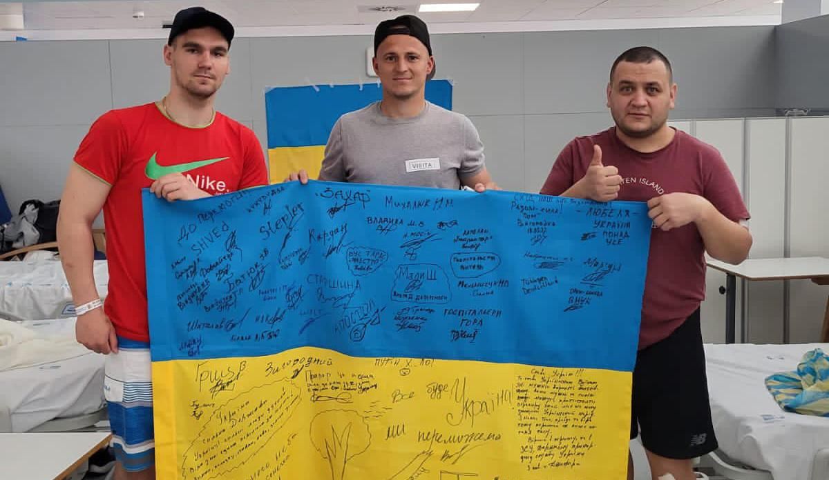 Роман Зозуля с украинскими воинами / фото из соцсетей