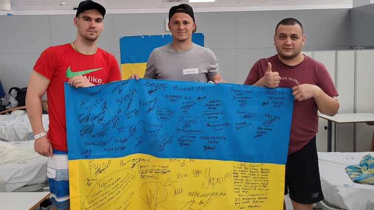 Роман Зозуля с украинскими воинами / фото из соцсетей Роман Зозуля с украинскими воинами / фото из соцсетей