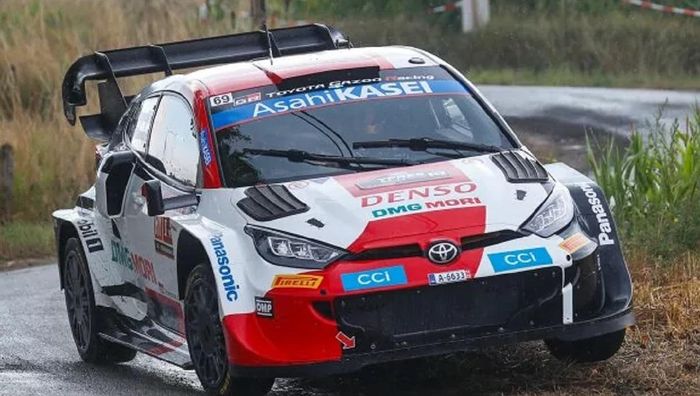 Лідер ралійних перегонів WRC злетів з траси та кілька разів перекинувся в повітрі – відео моторошної аварії