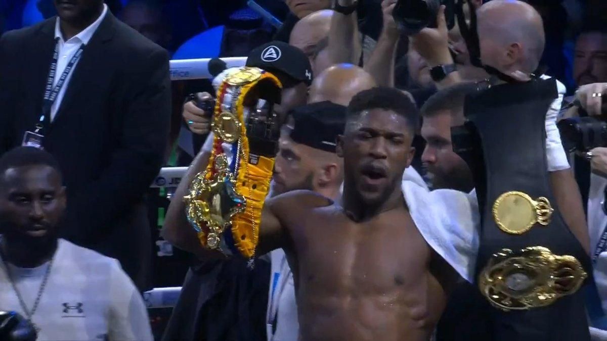 Энтони Джошуа бросает пояса / Скриншот трансляции