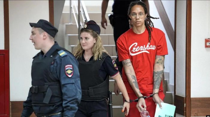 "Верните ее домой!": фанаты и игроки поддержали американскую баскетболистку, которую заключили в тюрьму на россии