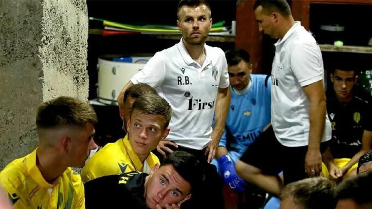 Гравці Руха ховаються в укритті під час повітряної тривоги / Фото ФК Рух