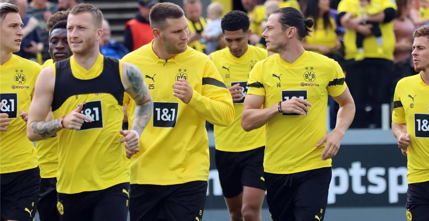 Нико Шульц с партнерами / фото ФК Боруссия Д