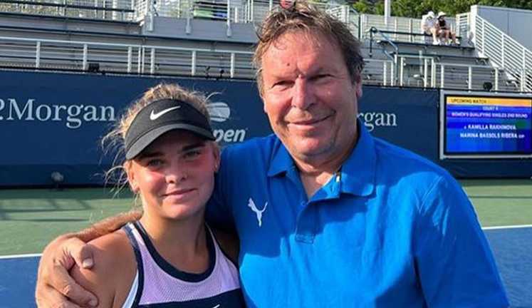 Сара Бейлек с отцом / фото из соцсетей Сара Бейлек с отцом / фото из соцсетей