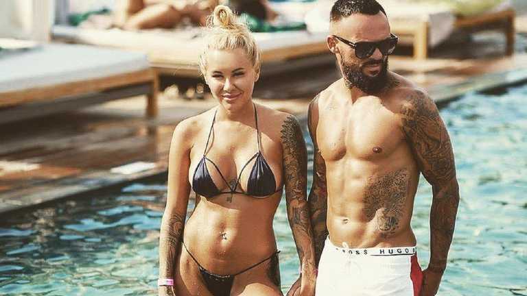 Микола Морозюк з дружиною / фото з соцмереж Микола Морозюк з дружиною / фото з соцмереж