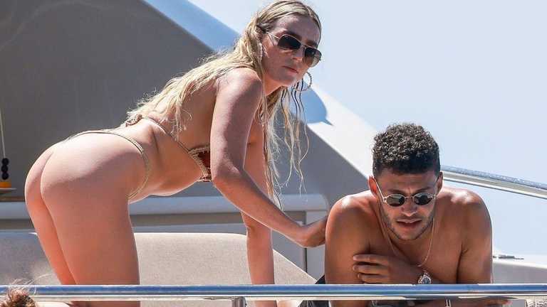 Перрі та Алекс Перрі та Алекс