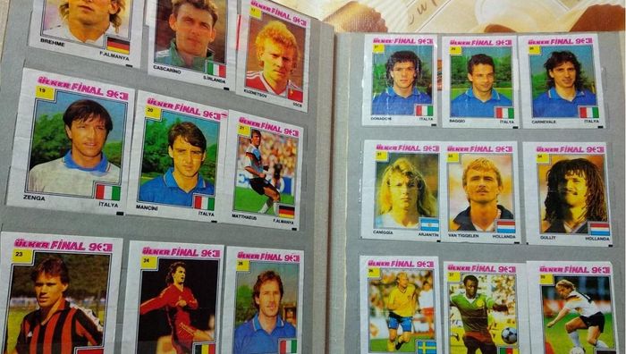 Футбольні жуйки із 90-х: коштували 1 рубль, мекка біля стадіону "Україна" і "камінь-ножиці-папір"