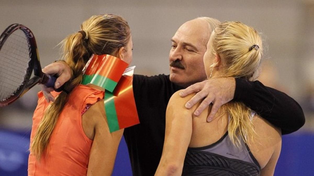 Вікторія Азаренко цілується з лукашенком / Фото Goals.by