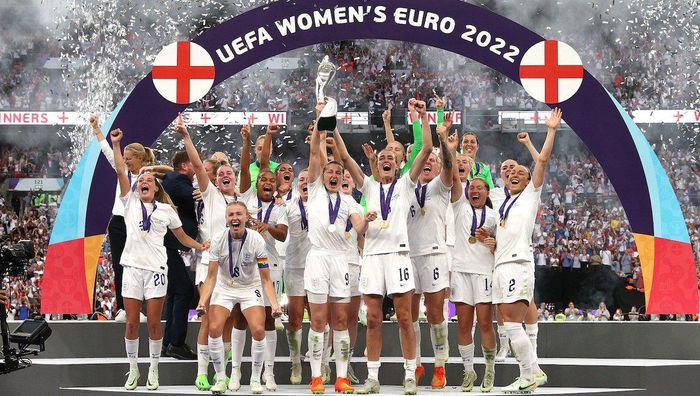 Футболістки збірної Англії влаштували дикі танці на прес-конференції після перемоги у фіналі Євро-2022