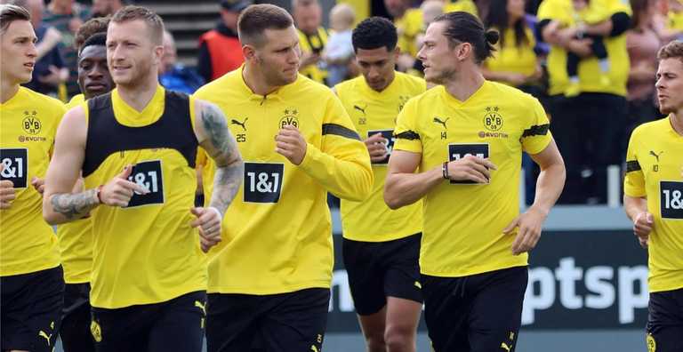 Ніко Шульц з партнерами / фото ФК Борусія Д Ніко Шульц з партнерами / фото ФК Борусія Д