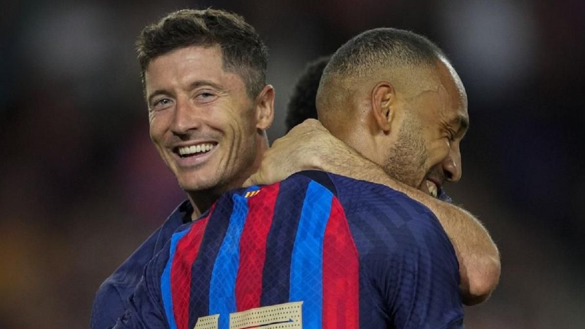 Лєвандовскі та Обамеянг / Фото EPA/Alejandro Garcia