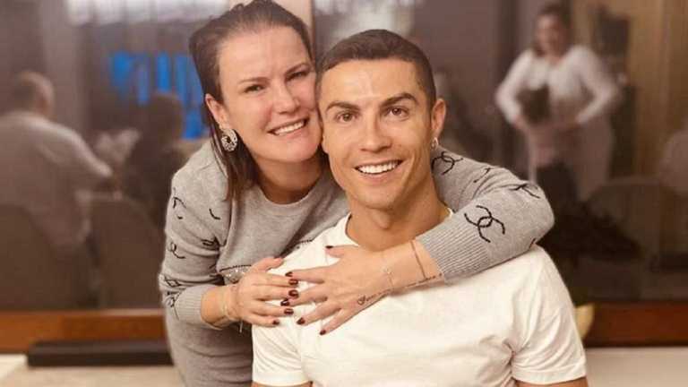 Роналду з сестрою / фото з соцмереж Роналду з сестрою / фото з соцмереж