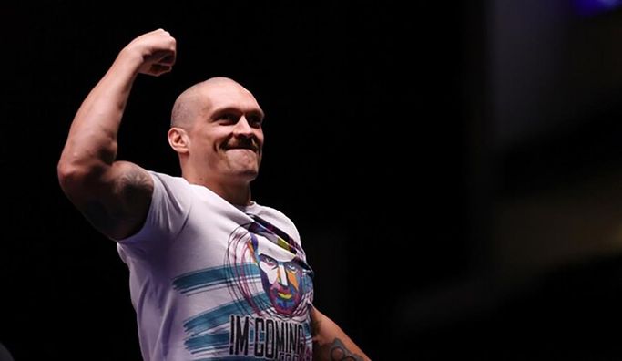 Усик рассказал, что сделал с гонораром за бой против Джошуа