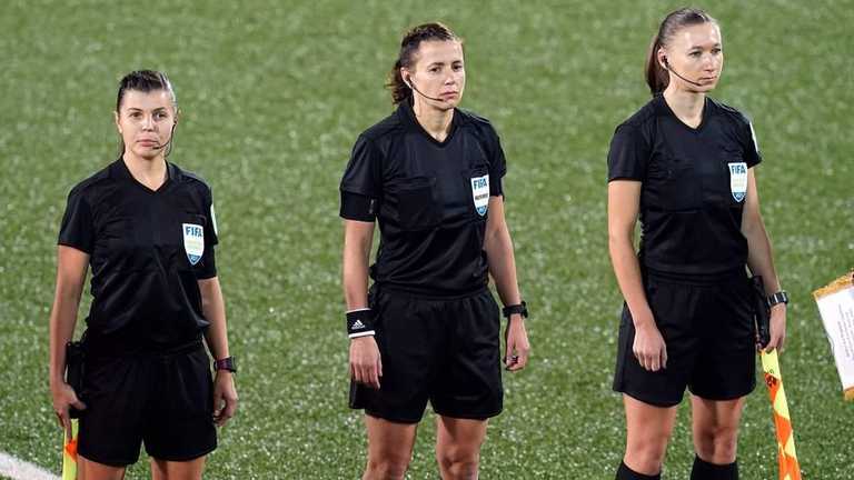 Монзуль з помічницями / фото УЄФА Монзуль з помічницями / фото УЄФА