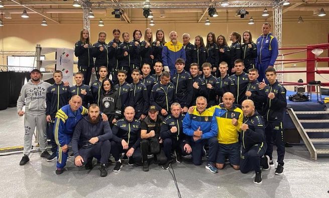 "Честь важнее": юниорская сборная Украины по боксу покинула ЧЕ после запрета сине-желтого флага