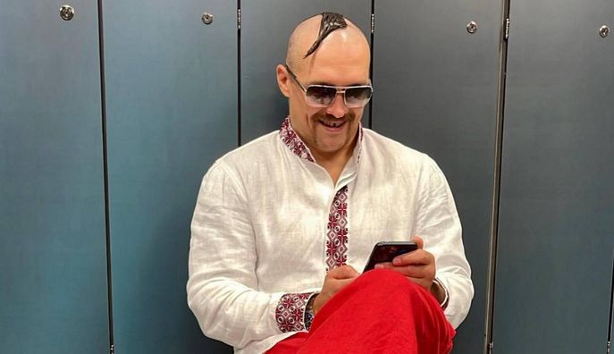 Усик покинул Украину – вероятно, будет смотреть бой будущего соперника