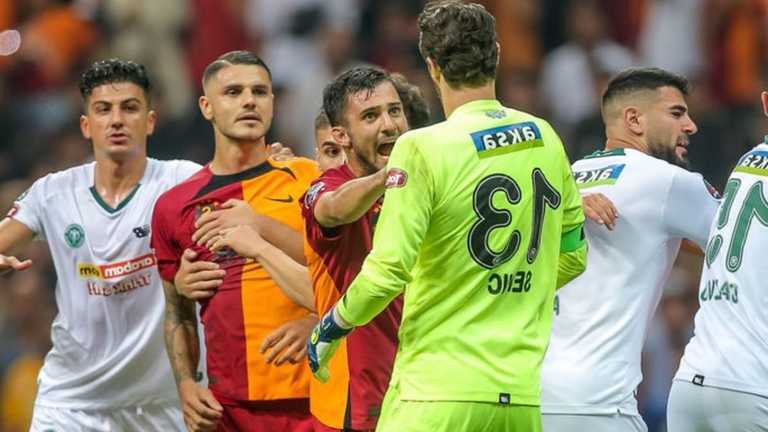 Момент бійки на матчі Галатасарай – Коньяспор / фото з відкритих джерел Момент бійки на матчі Галатасарай – Коньяспор / фото з відкритих джерел