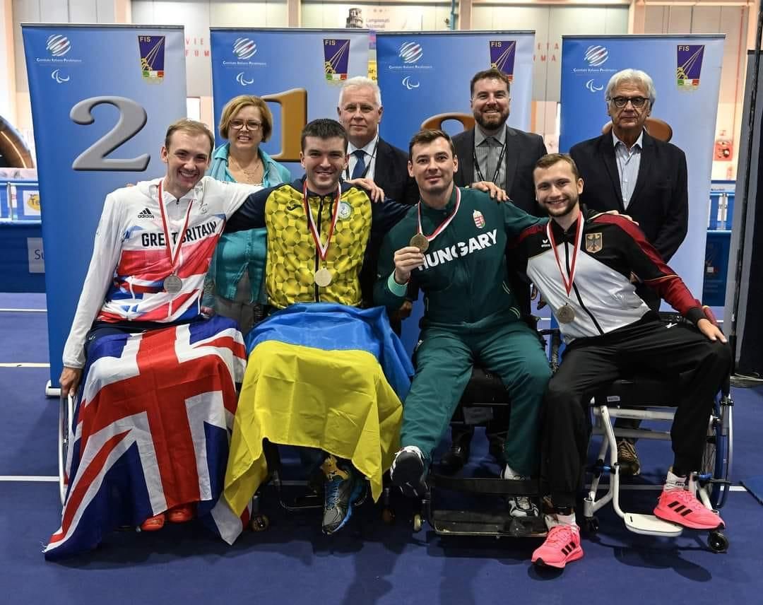 Андрій Демчук під час нагородження / Фото з соцмереж