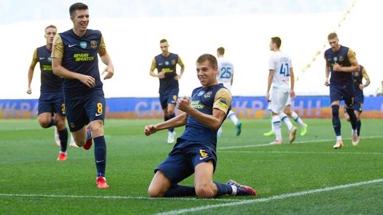 Эдуард Сарапий (по центру) / фото СК Днепр-1 Эдуард Сарапий (по центру) / фото СК Днепр-1