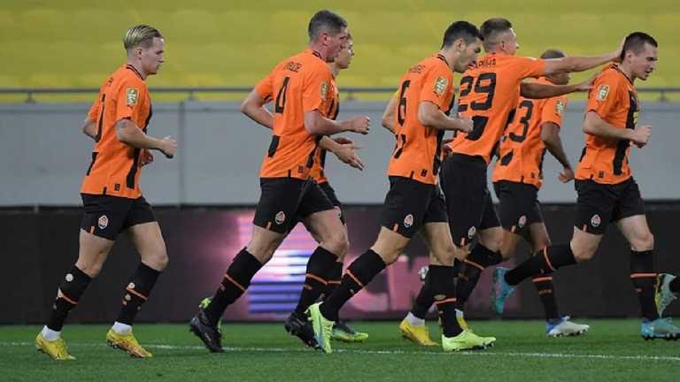 Богдан Михайличенко (крайний справа) / фото ФК Шахтер Богдан Михайличенко (крайний справа) / фото ФК Шахтер