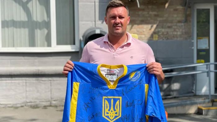 Деньги на ВСУ: уникальную форму сборной Украины по хоккею выставили на аукцион