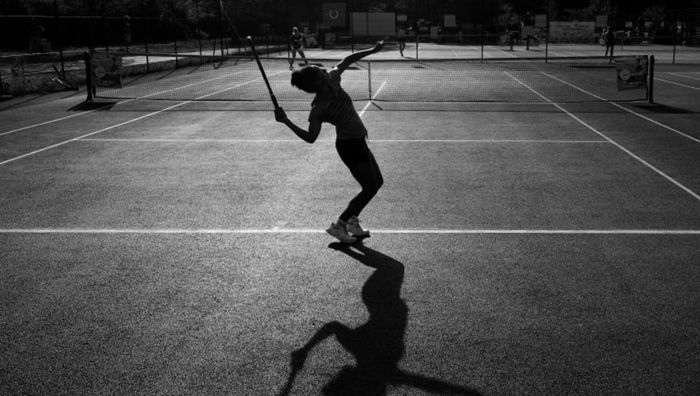 Неслыханное зверство в теннисе: отец жестоко избил свою дочь прямо на корте – видео ужасного инцидента