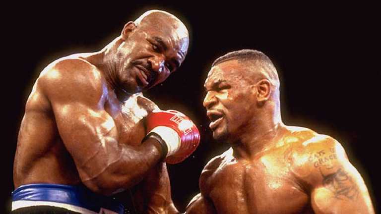 Майк Тайсон – Эвандер Холифилд / Фото AFP Майк Тайсон – Эвандер Холифилд / Фото AFP