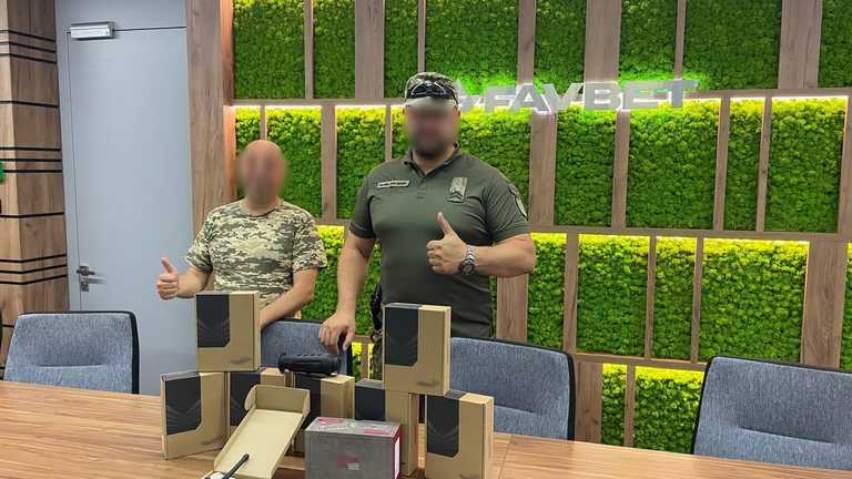 Favbet Foundation передал ВСУ радиостанции и тепловизор Favbet Foundation передал ВСУ радиостанции и тепловизор