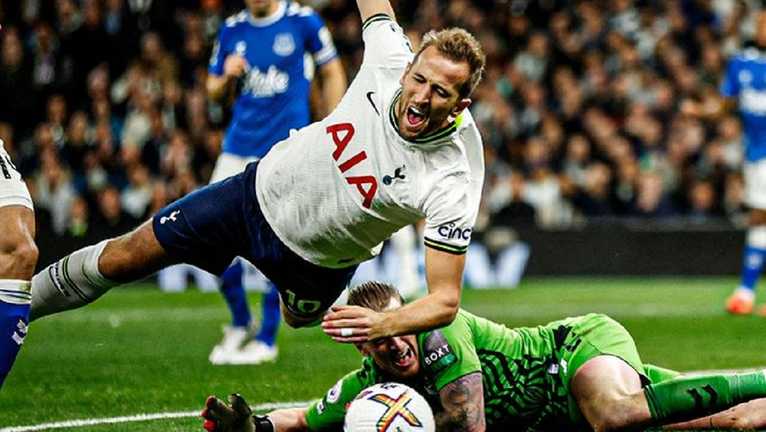 Пикфорд сфолил на Кейне / BBC Sport Пикфорд сфолил на Кейне / BBC Sport