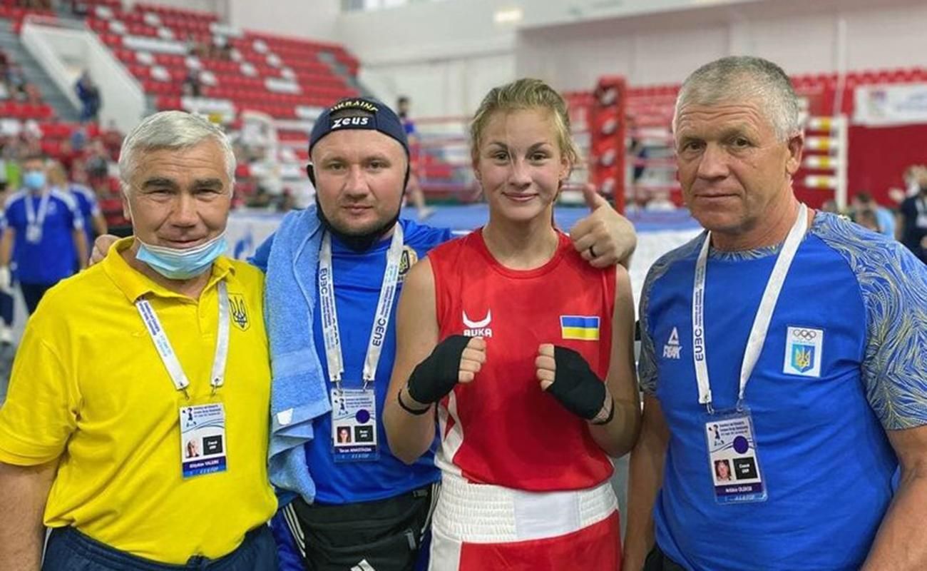 Анастасия Таран с тренерами / Фото из открытых источников