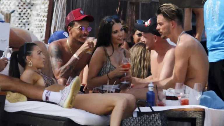 Джек Грилиш в компании друзей / фото Twitter Джек Грилиш в компании друзей / фото Twitter