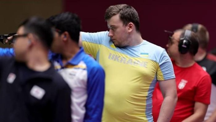 Украинец выиграл медаль в стрельбе на ЧМ и получил лицензию Олимпиады-2024