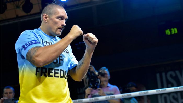 Усик покинув Україну для підготовки до нового бою – чемпіона помітили у США