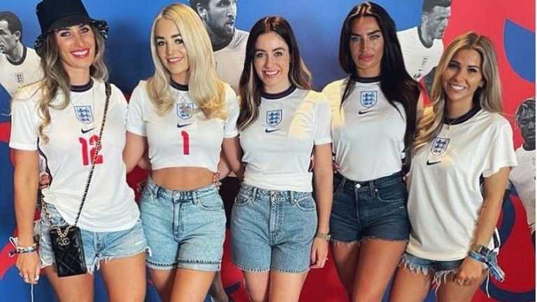 Дівчата гравців збірної Англії / Фото Manchester Evening News