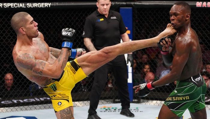 Яростный бразилец нокаутировал оппонента мощными ударами и неожиданно стал чемпионом UFC