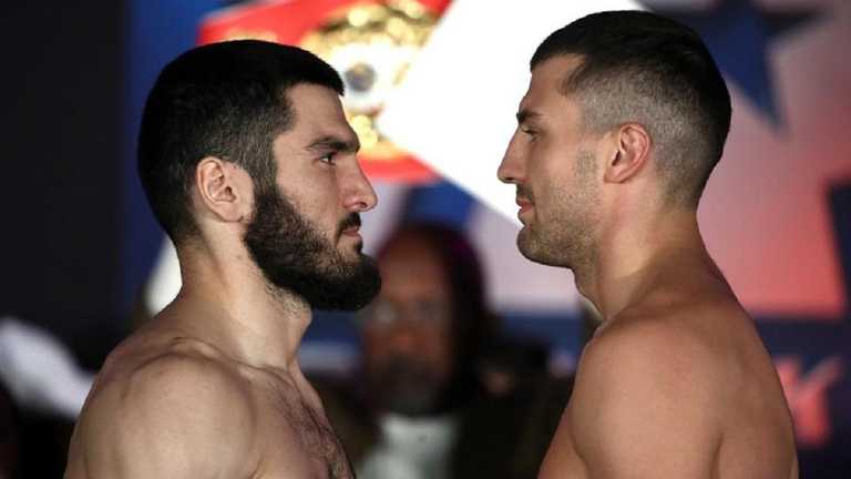 Олександр Гвоздик та Артур Бетербієв / Фото Top Rank Олександр Гвоздик та Артур Бетербієв / Фото Top Rank