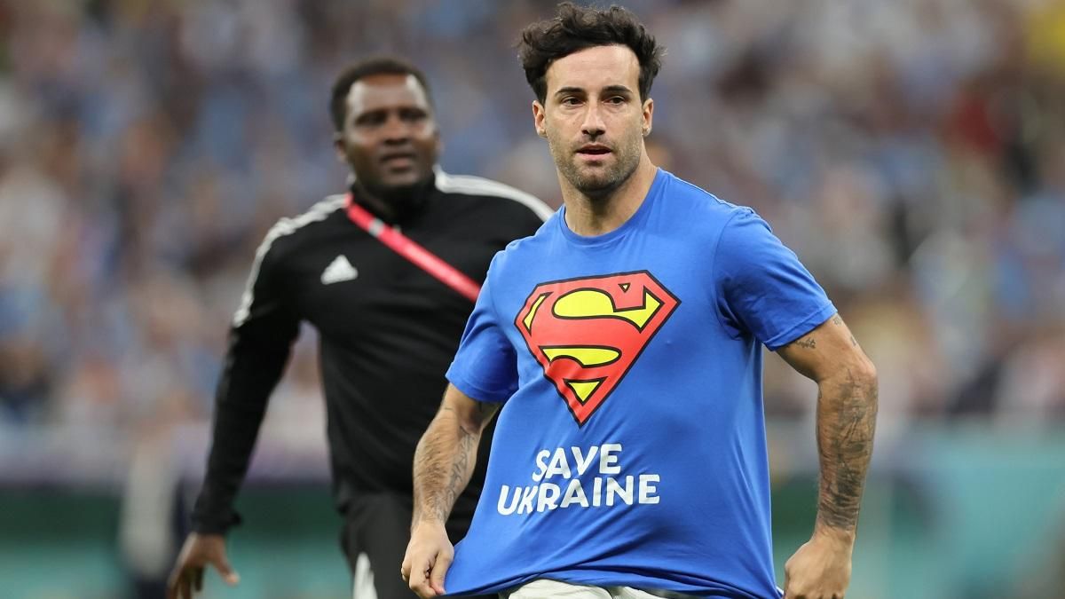 Активист призвал мир спасти Украину на ЧМ-2022 / Фото из Twitter