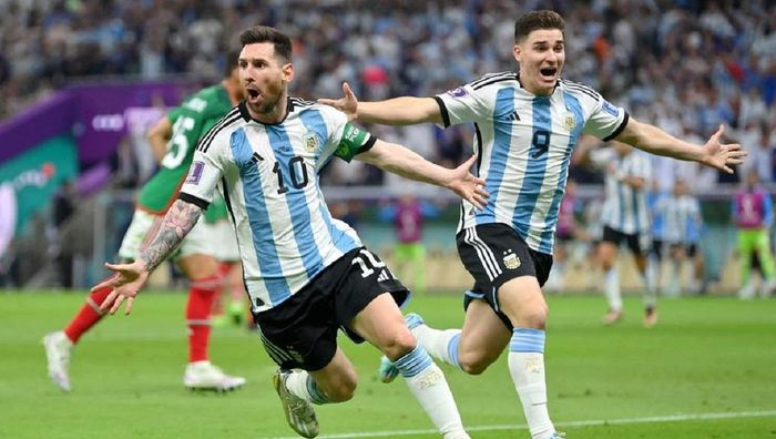 ЧС-2022: Аргентина помпезно відсвяткувала перемогу над Мексикою – відео з роздягальні